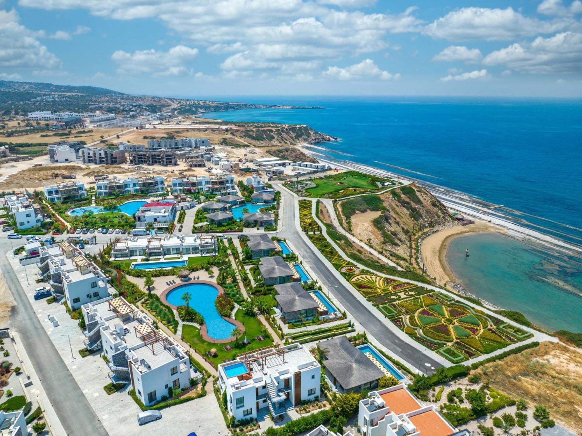 Апартаменти Luxurious Seafront Penthouse Кіренія Екстер'єр фото